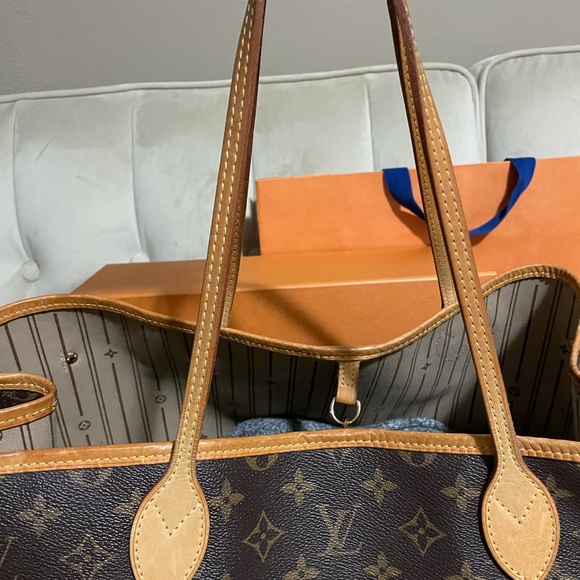 Louis Vuitton Monogram Canvas Neverfull MM - Picture 4 of 16